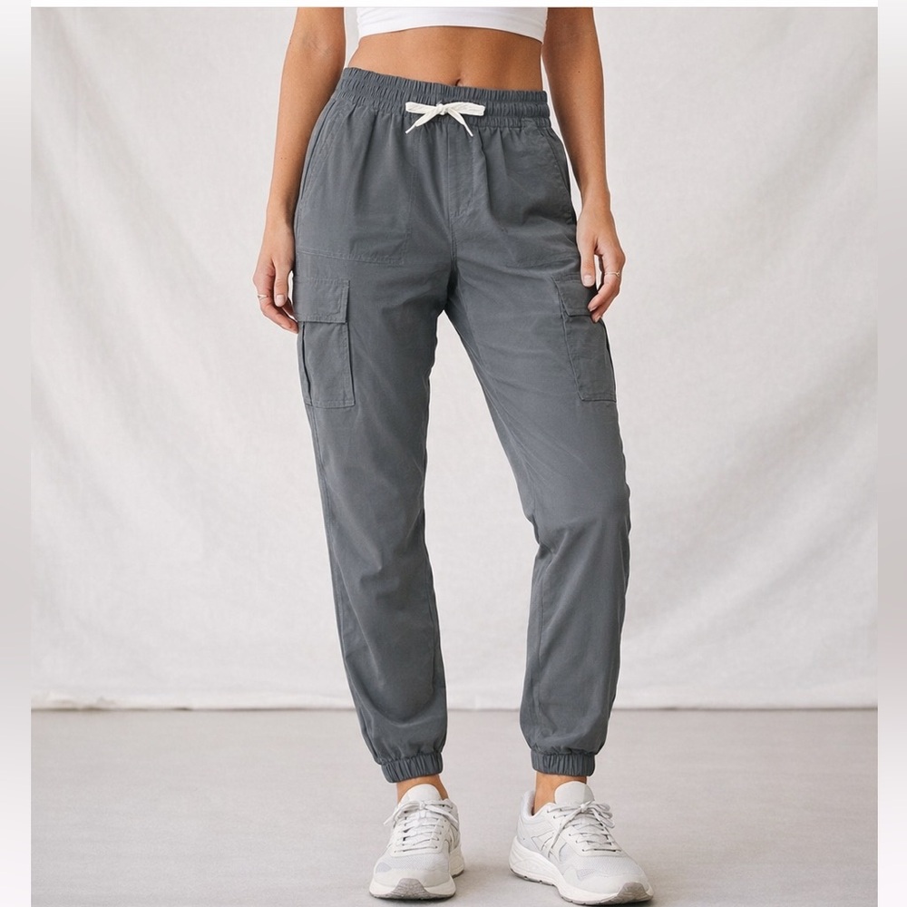 NWOT Vuori Charcoal Cargo Jogger Pants